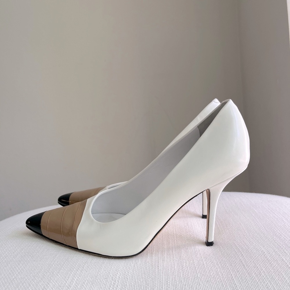 Burberry 38 White Tan and Black Pumps